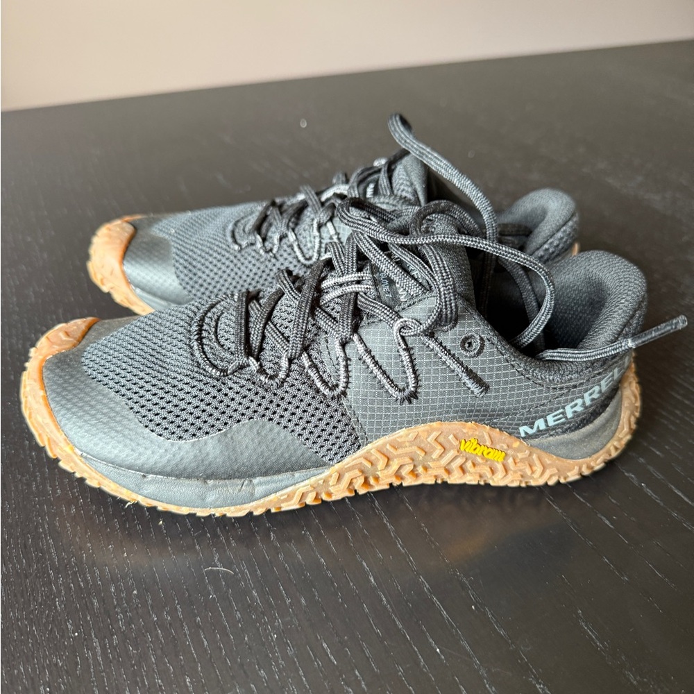 Merrell women’s Black Trail Glove Running Shoes with Gum Sole NEW size 6